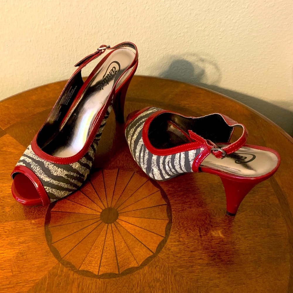 Size 8 Candies zebra pumps